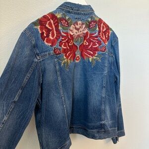 ☀️ AMERICAN EAGLE OUTFITTERS Denim Jacket with Floral Embroidery